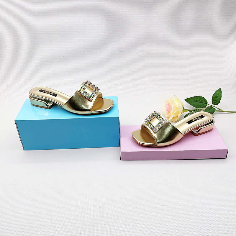 One character plus size rhinestone flat bottomed toe slippers for women's outdoor wear, square buckle lightweight beach sandals