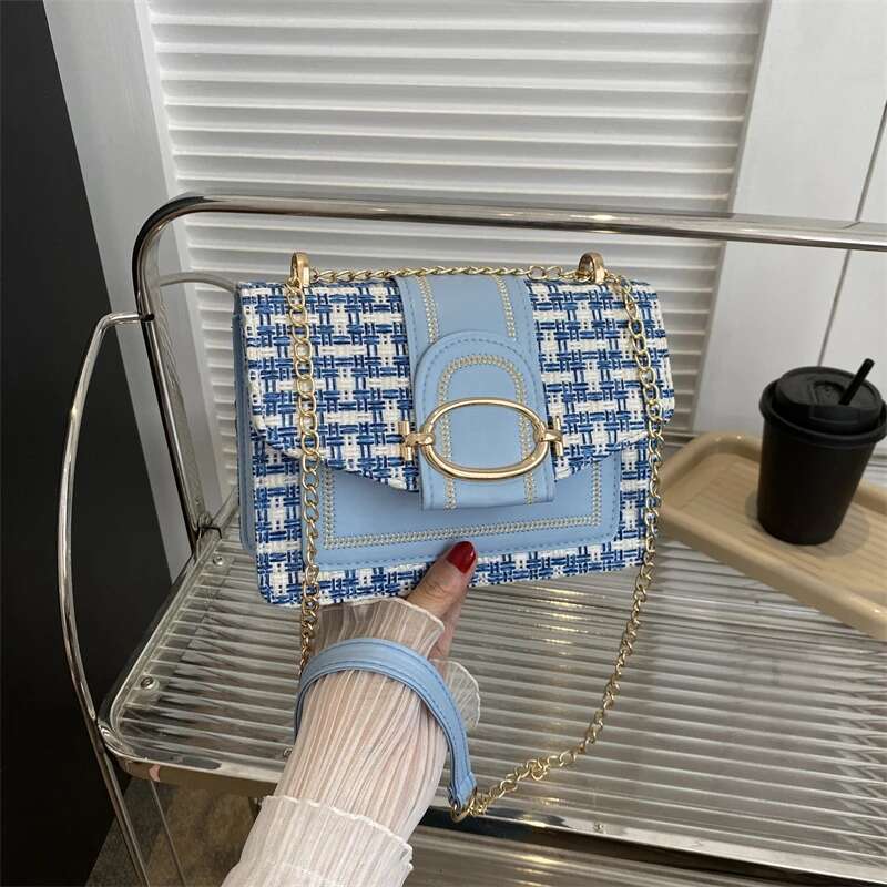 metal chain Checkered single shoulder bag, women's lock buckle, crossbody commuting small square women bag, buckle,