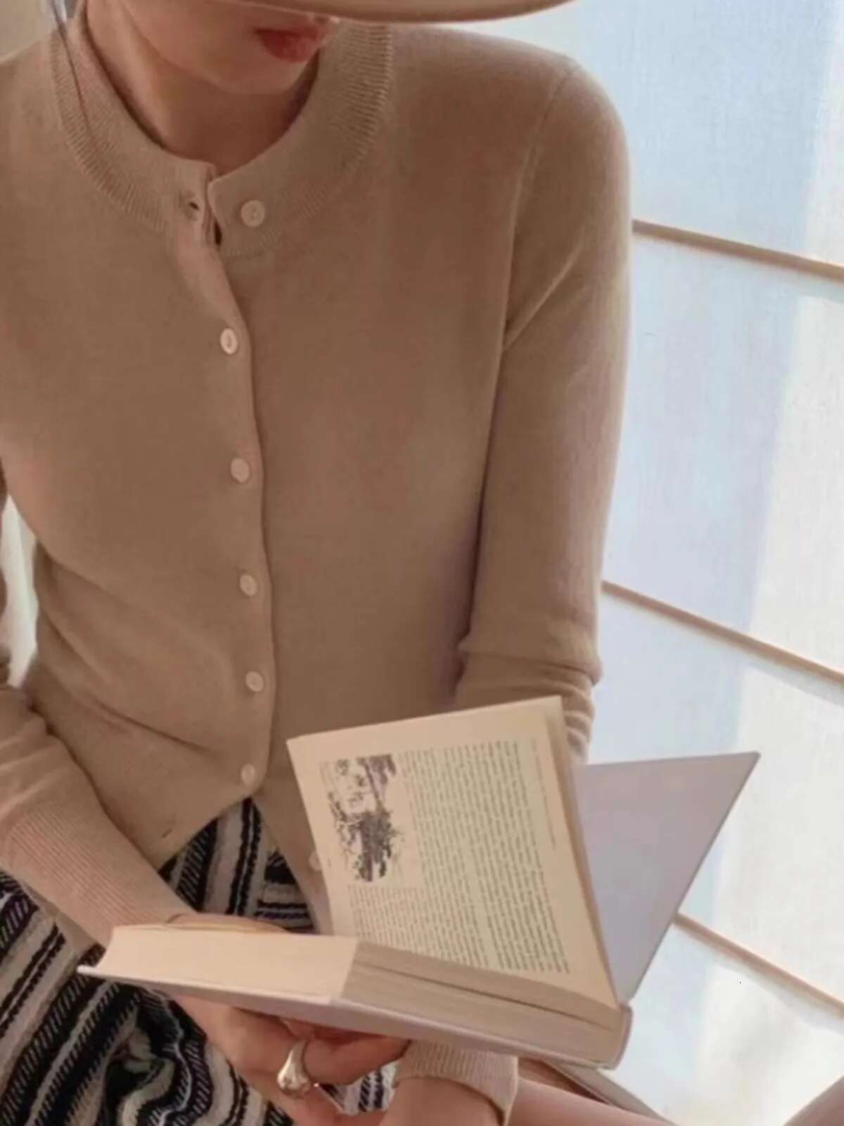 Slim Slim Round Neck Cashmere Knit Cardigan Women's Spring And Autumn Thin Short Sweater Wool Base Coat