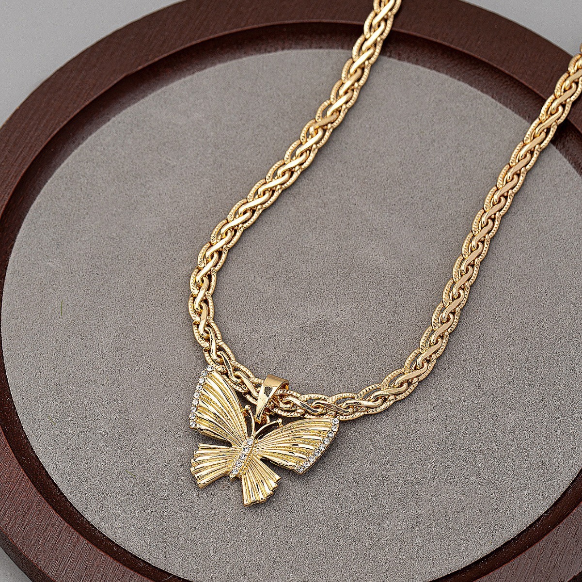 French Vintage Metal Butterfly Pendant Necklace With Thick Chain Exaggerated Personality Collarbone Chain Women Designer Jewelry