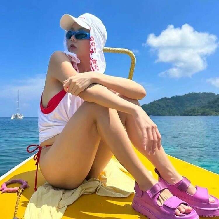 25 Summer New Velcro Sponge Cake Thick Bottom Increased Comfort Candy Color Versatile Casual One Word Open Toe Roman Sandals