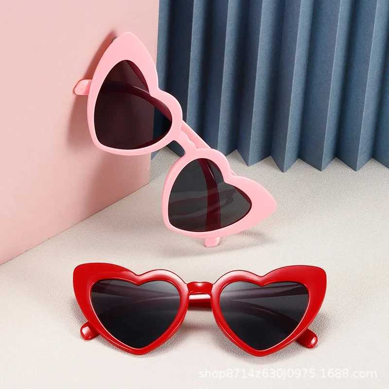 Ladies Love Heart Sunglasses Retro Big Frame Women Sunglasses UV400 Protection Summer Shades Eyewear Anti Blue Light GlassesXJ250306