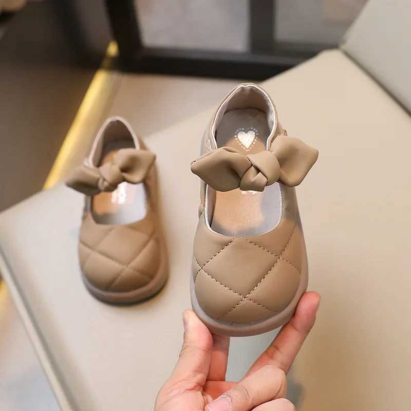 Girls Leather Shoes Soft 2024 Spring Autumn New Kids Shoes Bow Hook Loop Fashion Soft Performance Children Shoes Drop ShippingT250306