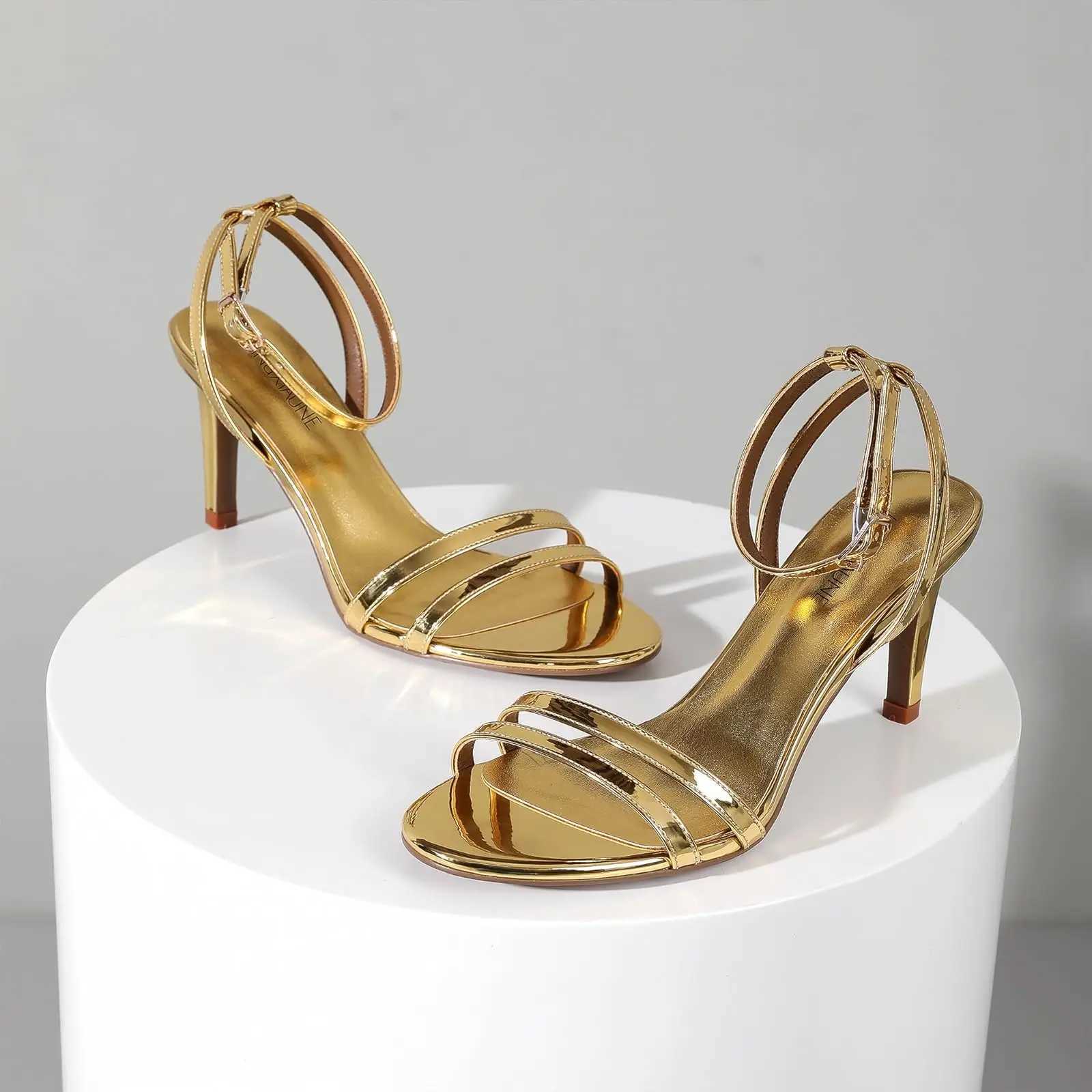 Open your toes and wear square high heels. Exquisite and elegant sandals with a sexy appearance. Y250306
