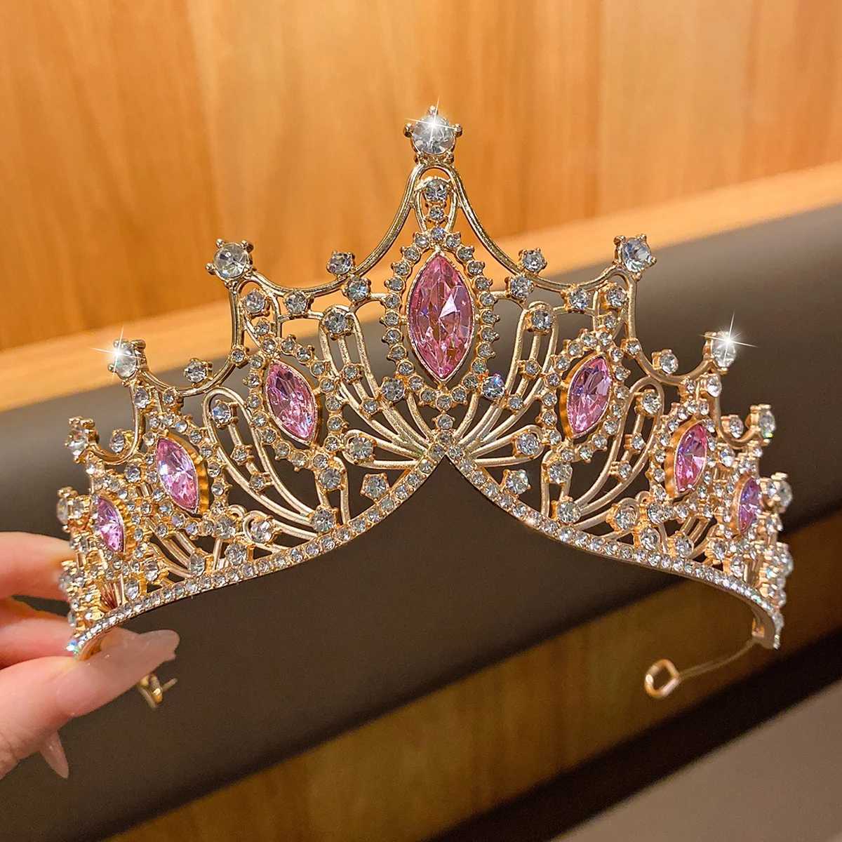1 large crown fashionable temperament crown band sweet wind hair accessory suitable for performances and birthdays X250306