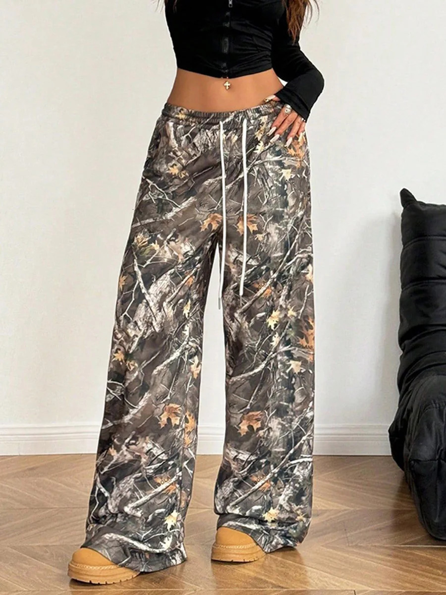 Womens high waisted camouflage cargo pants with loose pockets and printing suitable for outdoor activities 250306