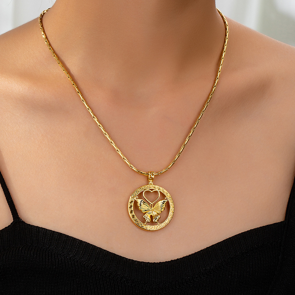 Niche Simple Fashion Temperament Commuter Butterfly Pendant Brass Gold-plated Short Necklace Women