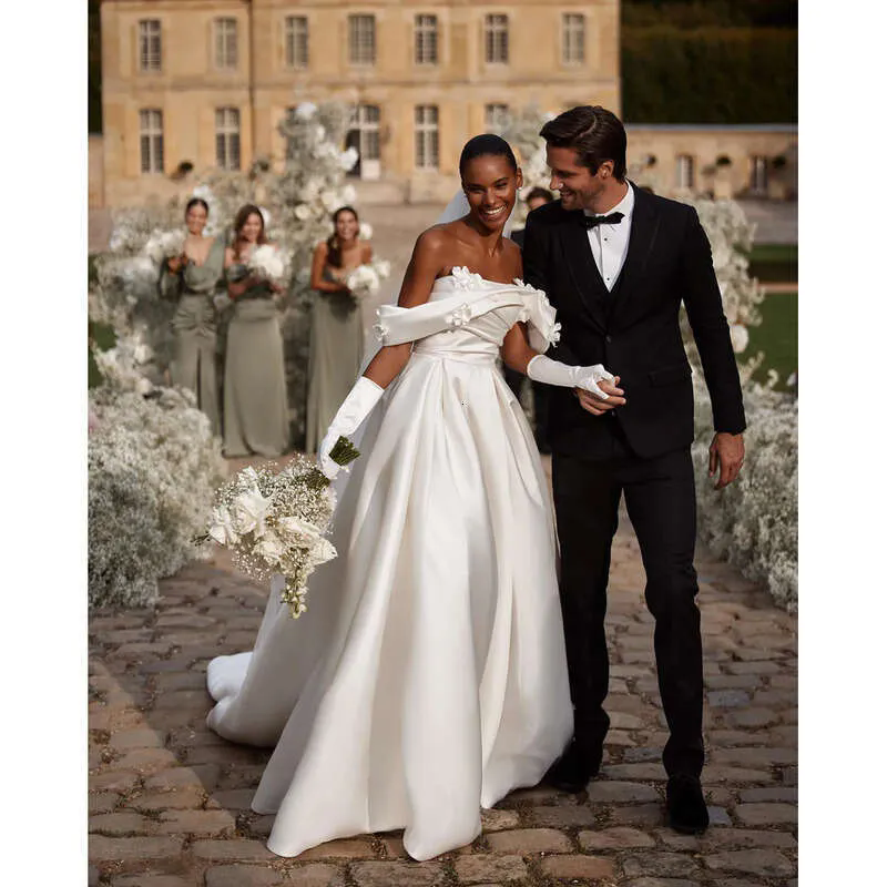 Off The Shoulder Floral Wedding Dresses Satin Pleats Ruched Designer Bridal Gowns Vestidos De Novia Ball Gowns Plus Size