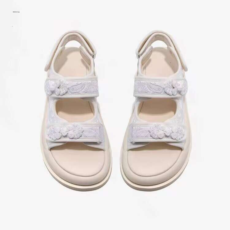 Yunfu Beach Women's 2024 Summer New Flat Bottom Chinese Embroidered Velcro Fashion Versatile Sports Sandals
