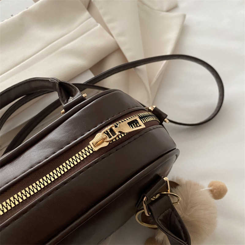 Niche bowling bag for women 2024 new autumn and winter single shoulder crossbody bag high-end texture coffee colored handbag Y250306