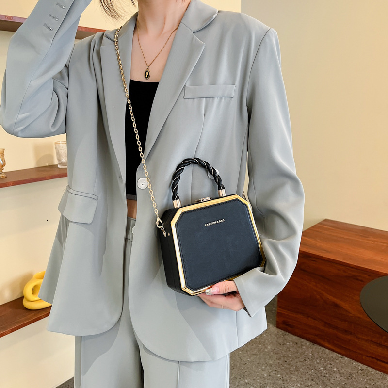 Box Niche Design Fashionable Women's 2023 New Chain Handbag Versatile Shoulder Bag