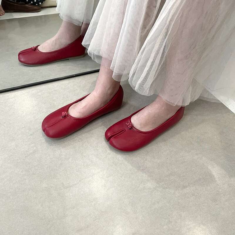 Women Tabi Ninja Shoes Woman Microfiber Leather Comfy Flats Split Toe Slippers Soft Bottom Loafers 2025 New Fashion Design