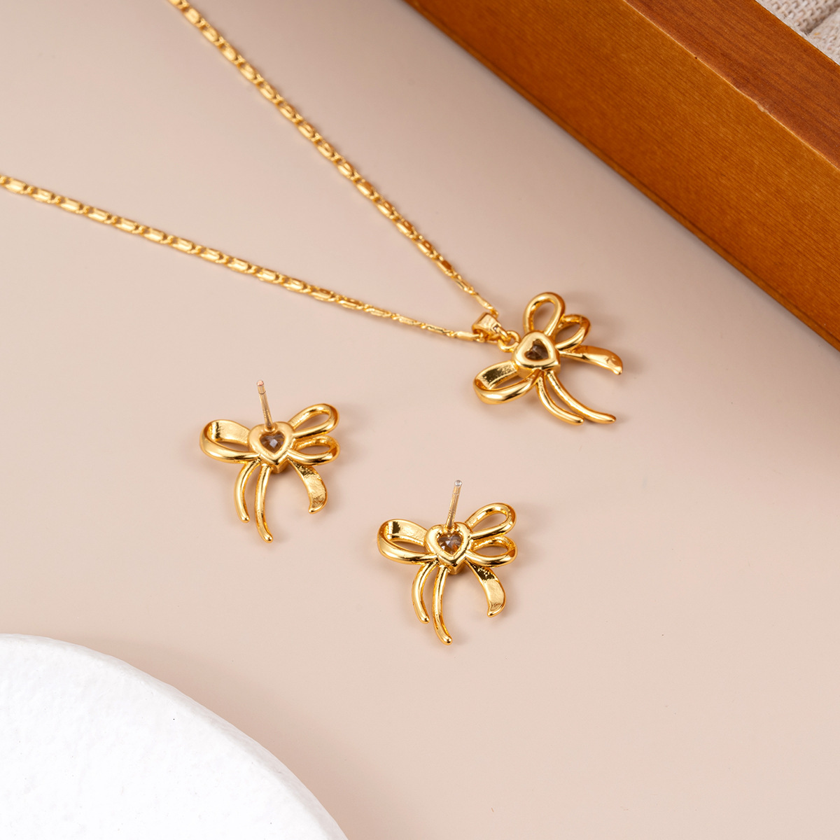 Butterfly Copper Inset Zircon Necklace Female Fashion Temperament Collarbone Chain Necklaces