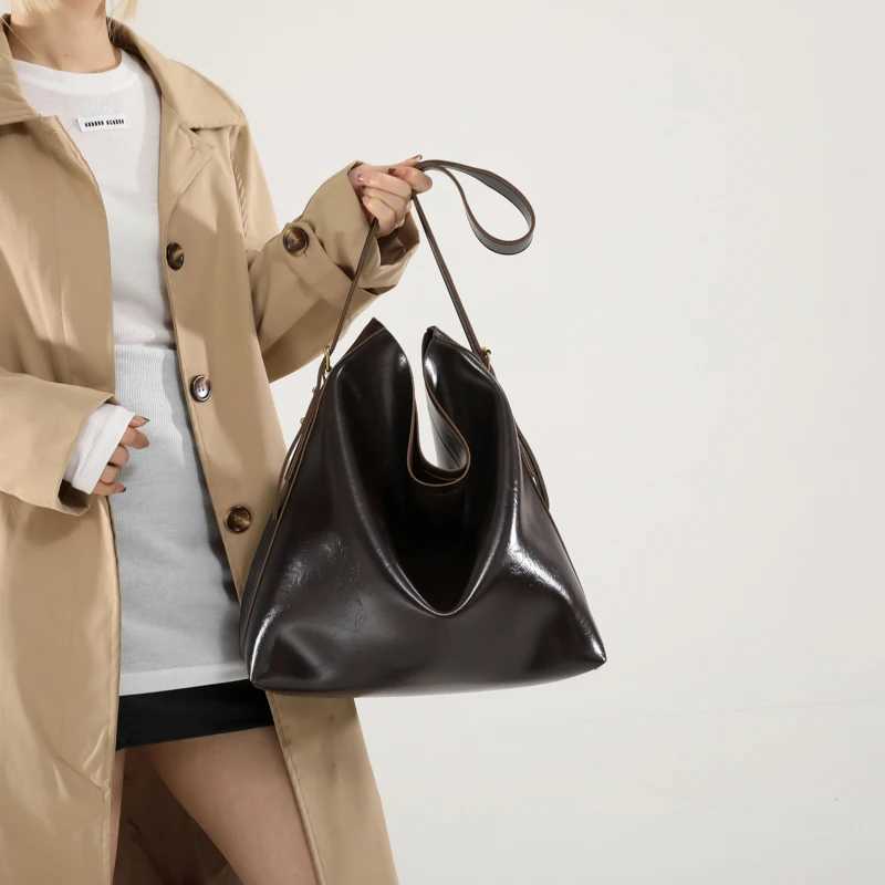 Winter Large Capacity Burgundy Luxury Designer Shoulder Bag Minimalist Business Commuter Bags for Women Vintage Handbag Y250306