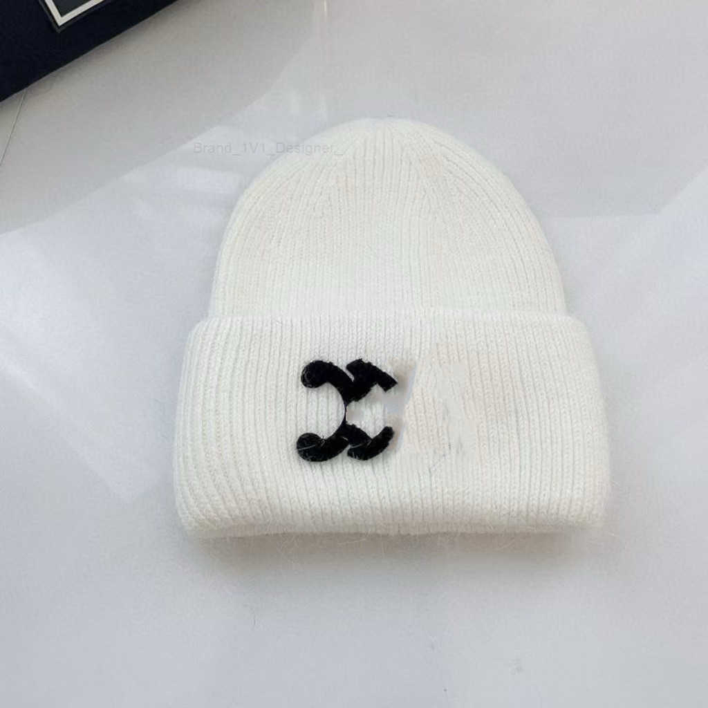 BeanieSkull Caps High quality Triumphal Arch rabbit fur knitted hat for women with a large head circumference that accentuates the face a small woolen