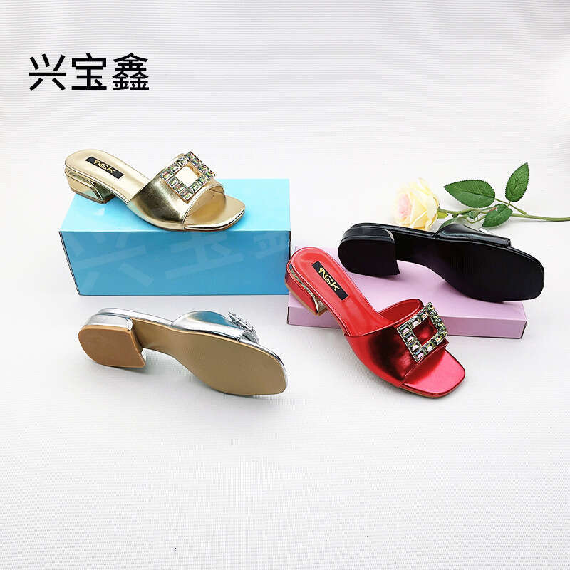 One character plus size rhinestone flat bottomed toe slippers for women's outdoor wear, square buckle lightweight beach sandals