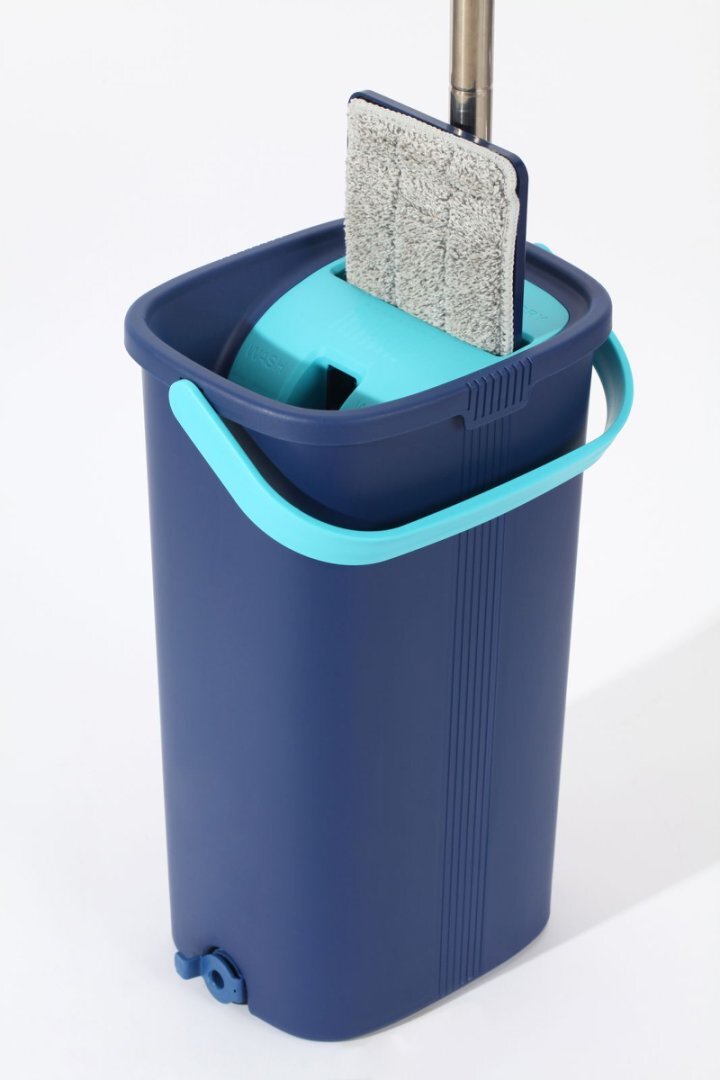 Durable Floor Mop System with Inbuilt Bucket Complete with Two Reusable Microfiber Pads