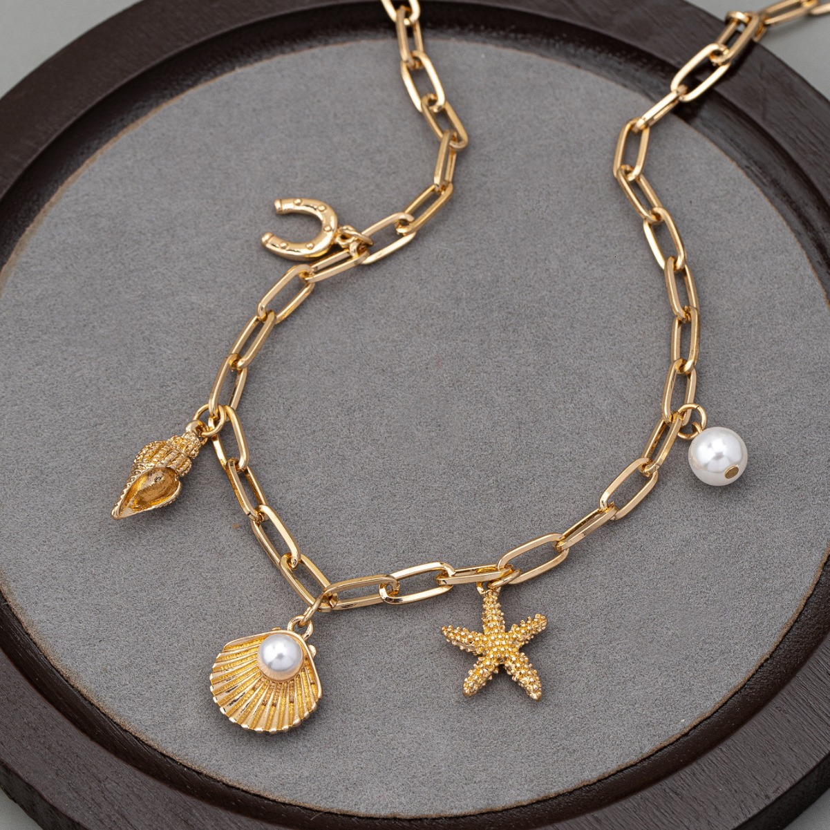 Ocean Collection Shell Multiple Pendant Pearl Necklace Women Designer Collarbone Chain Jewelry