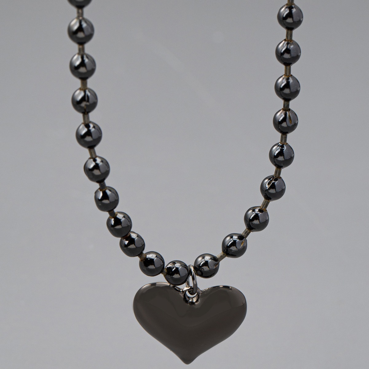 Black Love Pendant Necklace For Women 2025 New Vintage Fashion High Touch Collarbone Chain Designer Jewelry