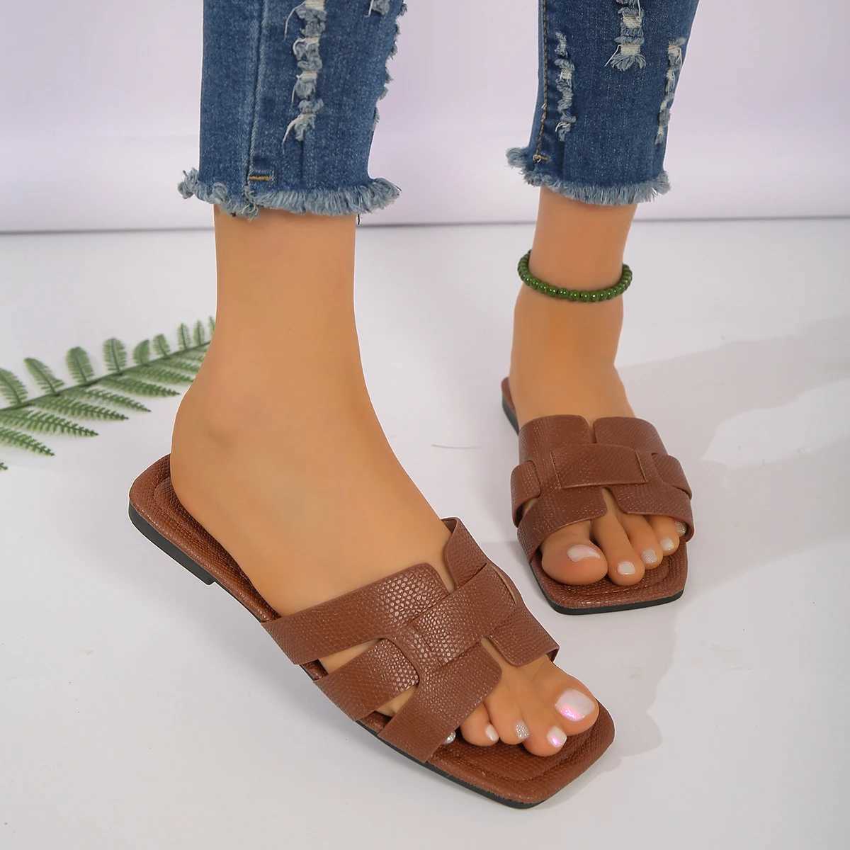 Ladies reliable casual flat sandals versatile outdoor wear flat slippers for wearing outside Y250306