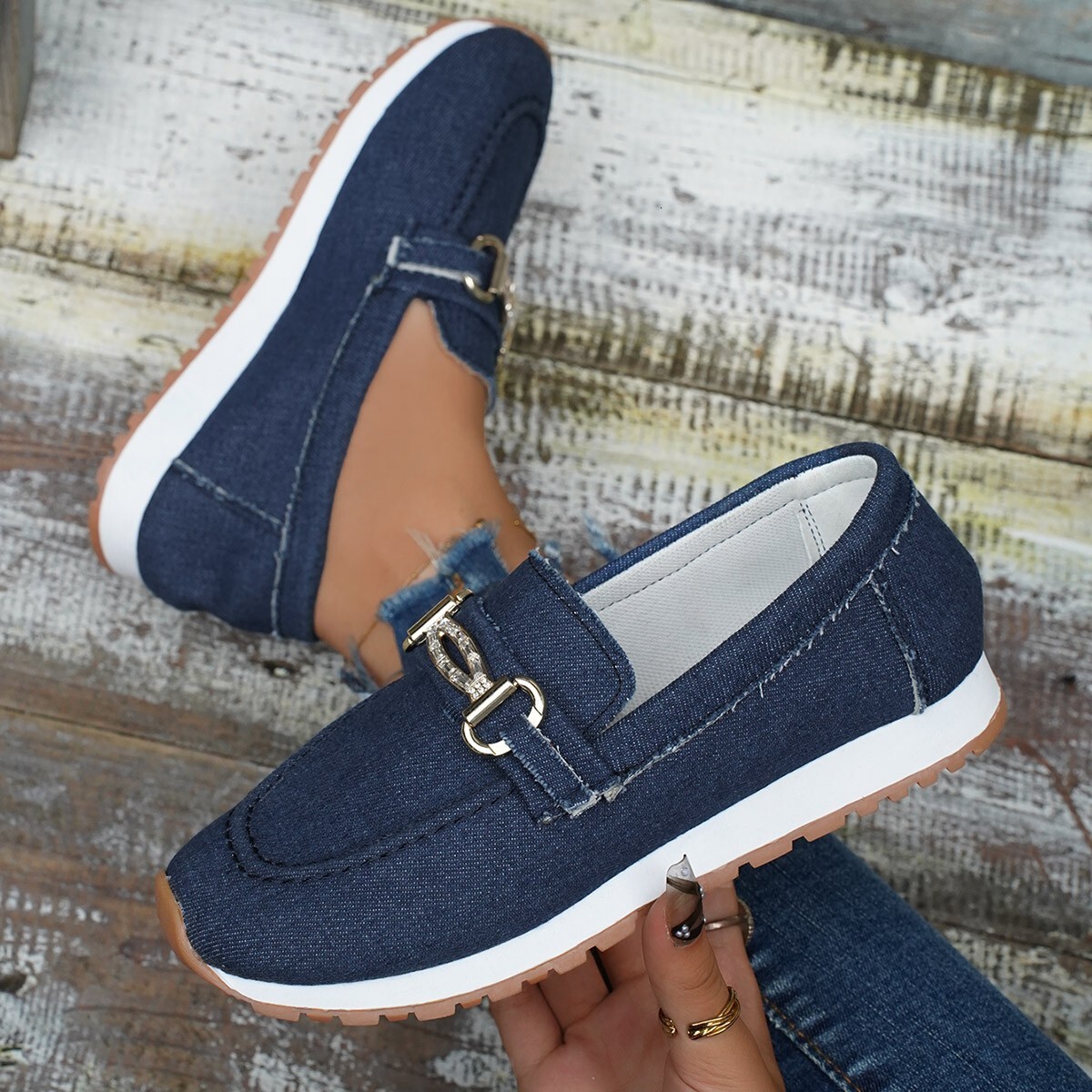 Women's casual new decoration simple 2025 solid color women's lightweight plus size buckle single shoe autumn and winter ddmykukumalu