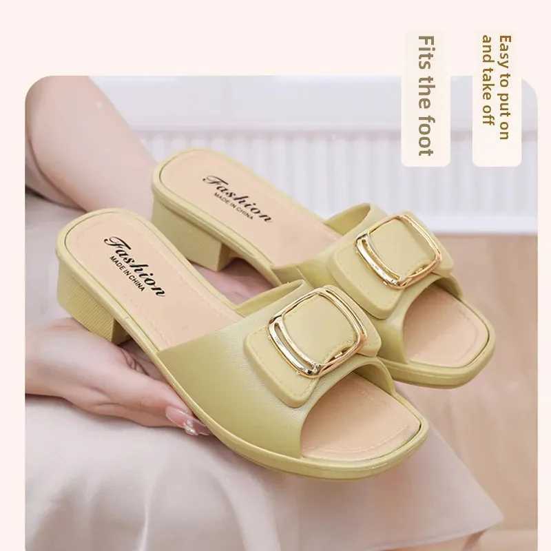 2024 New Summer Fiable Anti-slip Medium Heel Wens Slippers Korean Style Soft Bott Thick Bott e-piece Slippers Y250306