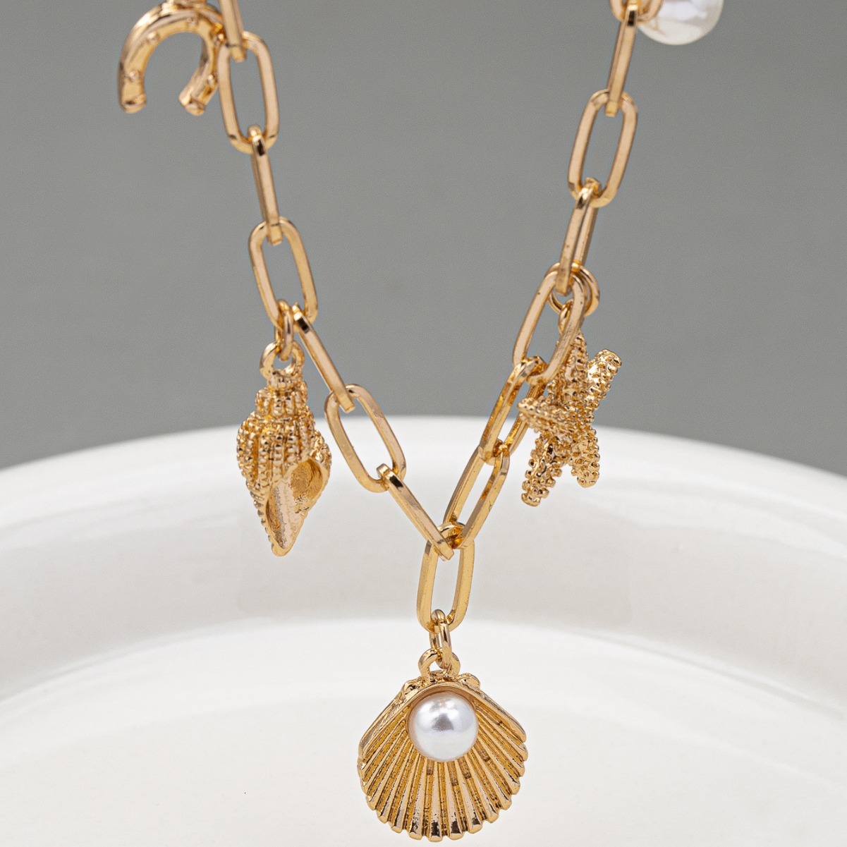 Ocean Collection Shell Multiple Pendant Pearl Necklace Women Designer Collarbone Chain Jewelry