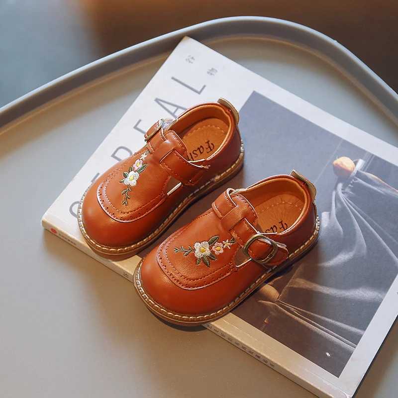 Baby Girl Mary Janes Embroidery Flower Beige Khaki Toddler Children Autumn Shoes Vintage Cover Toe Comfortable 22-31 Kids ShoesT250306