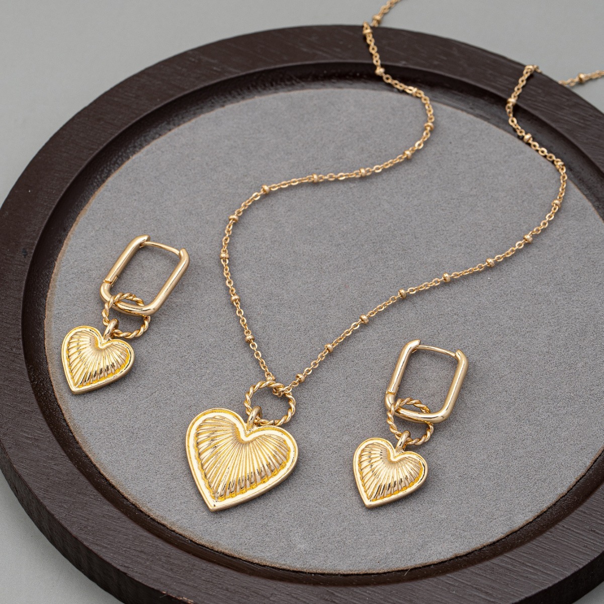 New Love Pendant Metal Necklace Niche Vintage Ins Style High-grade Collar Bone Chain Jewelry