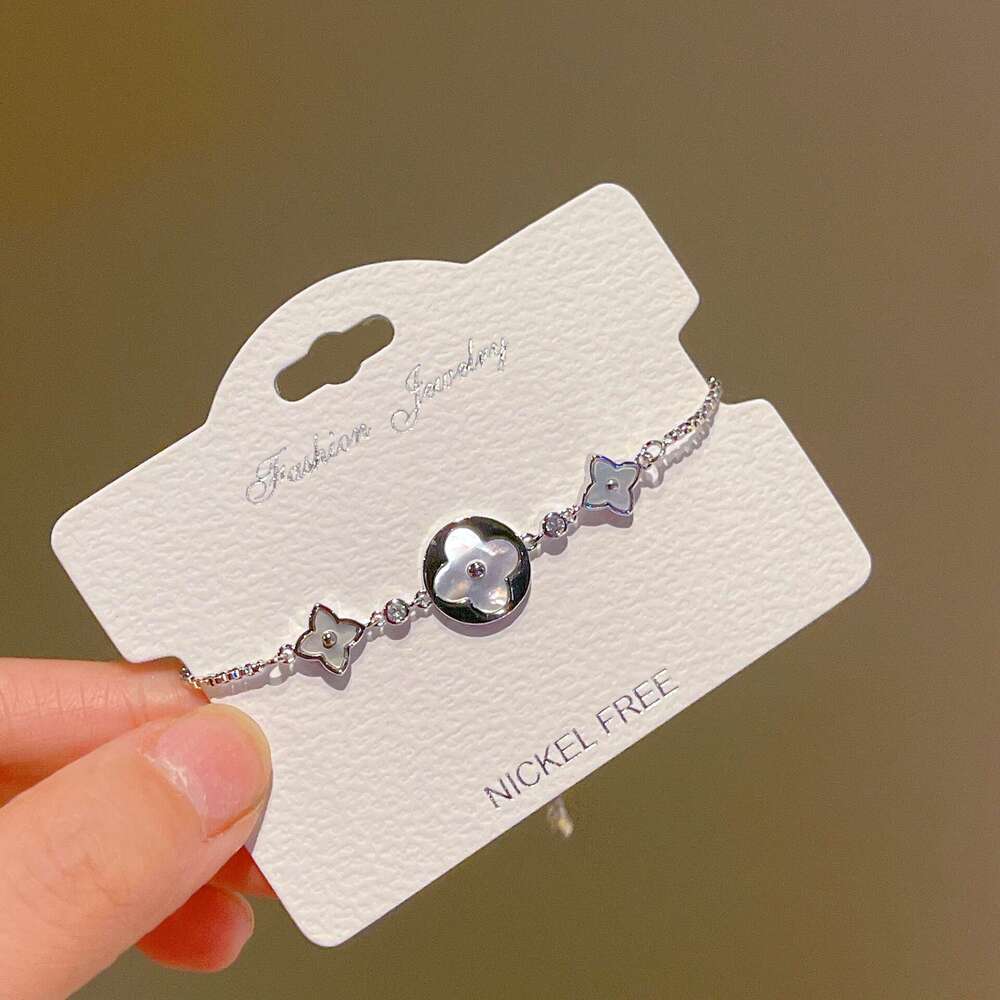 designer bracelet Gold natural shell bracelet 2024 internet celebrity style niche accessory drawstring personalized wer hand rope for women