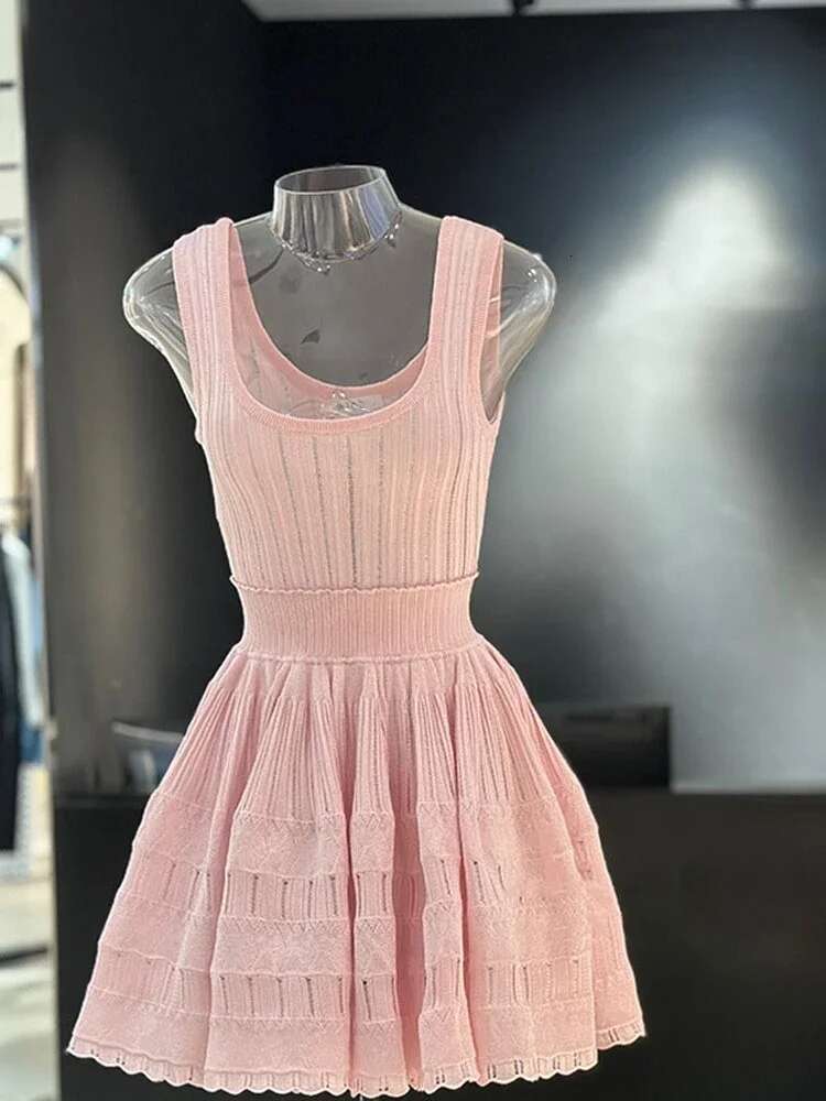 High-End New Short Women's Summer French Style Exquisite Design Sense Niche Sleeveless Vest Ing Dress 2024