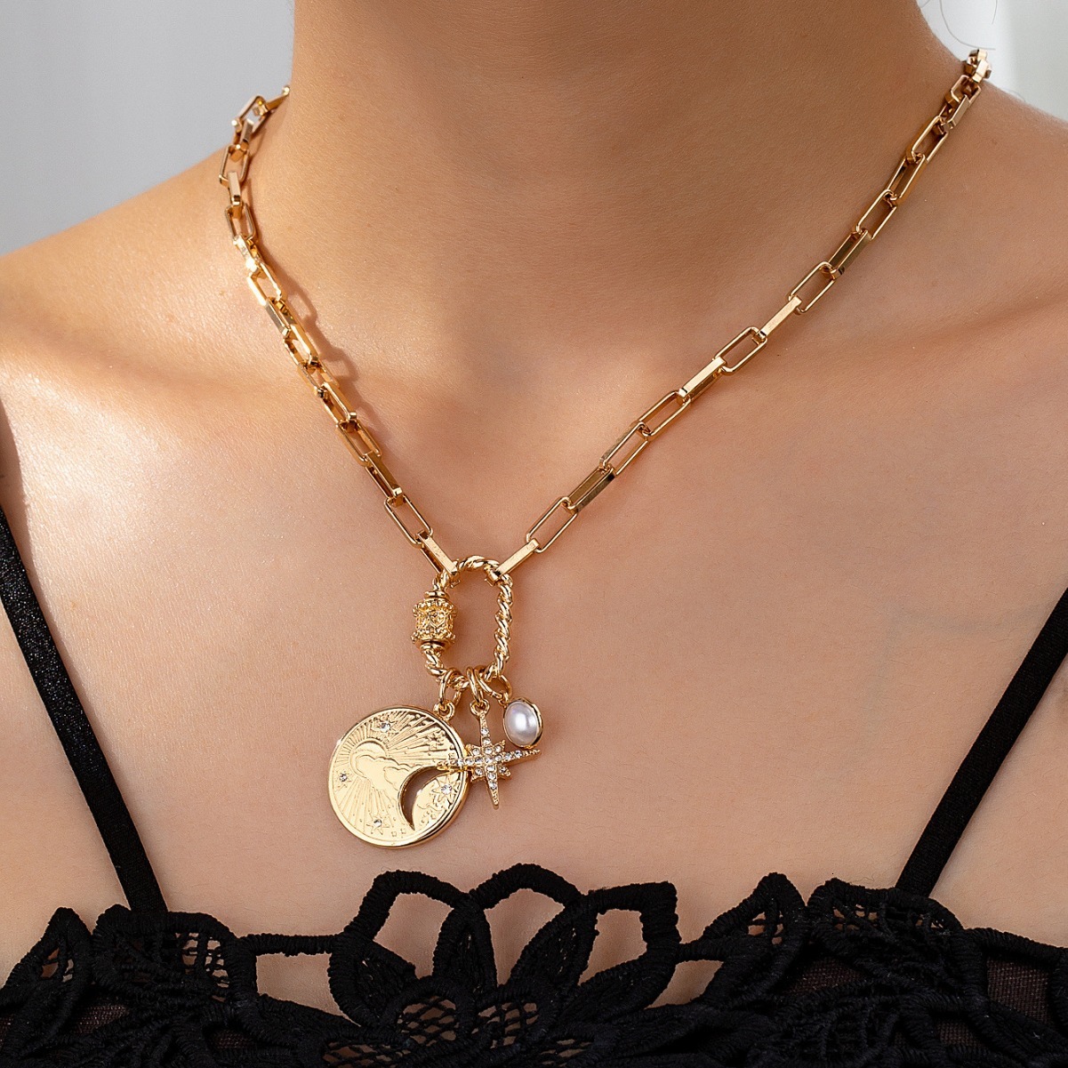 2025 New Fashion Retro Personality Moon Pendant Necklace Female Designer Jewelry