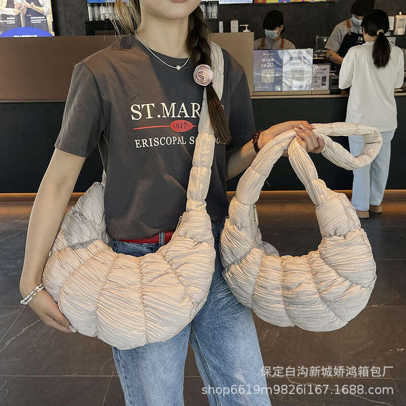 Korean New Song Cloud Wrinkled Single Shoulder Crossbody Sponge Lightweight Versatile Casual Fashion Dumpling Women's Bag