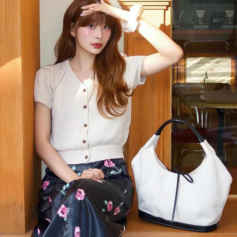 New Large Capacity Bow Bucket Canvas Women 2025 Retro Commuter Shoulder Underarm Tote Bag