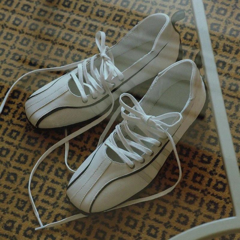 Womens ballet flats Fashion Korean ballet style lace-up retro casual shoes Comfortable lightweight ballet sneakers 250805