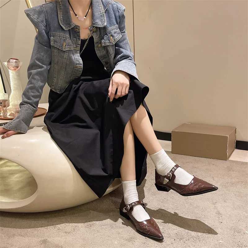 2024 Winter New French Pointed Shallow Mouth Single Shoes for Wen Belt Buckle Thick Heel Mary Jane Shoes Y250306