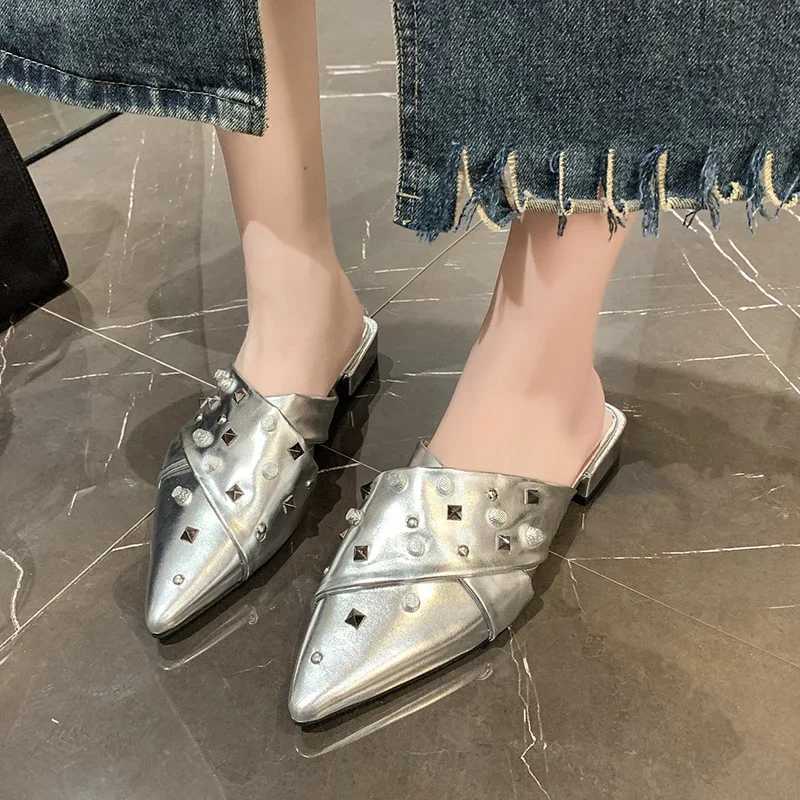 2025 Fi Summer New Wens Modern Slippers Punks Designer Pointed Toe Flat Heel Solid Color Low Heel Slippers Y250306