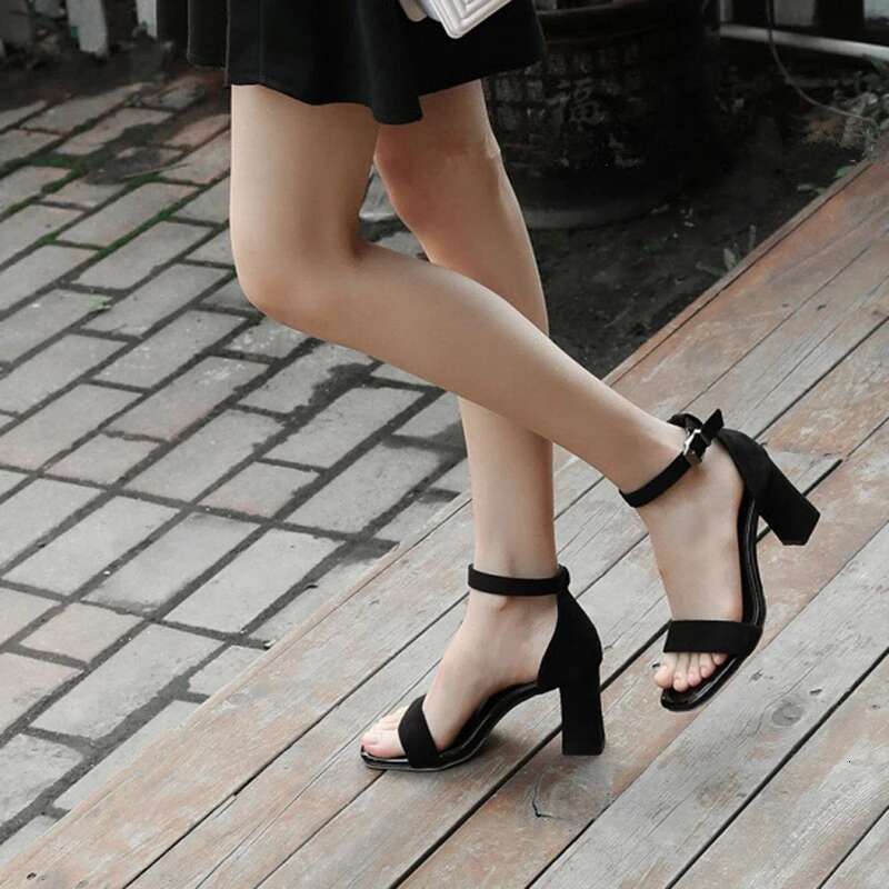 2025 Summer Medium High Block Heel Outdoor Fashion Sandals Women Heels Black Red Sandalias