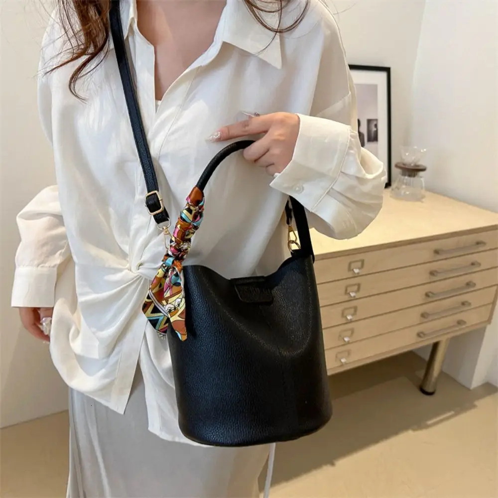 Large-capacity Fashionable and Sweet Handbags Portable Crossbody Bags Korean Bucket Bag PU Bag Shoulder Bags 250306