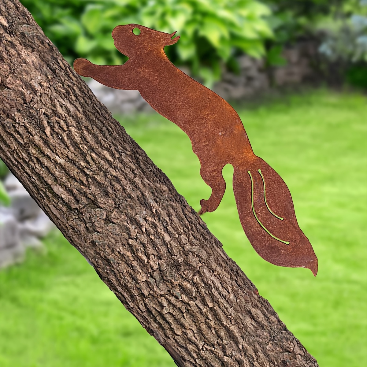 1 Piece Rustic Metal Squirrel Statue Rusty Squirrel Climbing On Thing Tree Trunk Metal Garden Decor Garden Stakes Rusty Garden Decoration