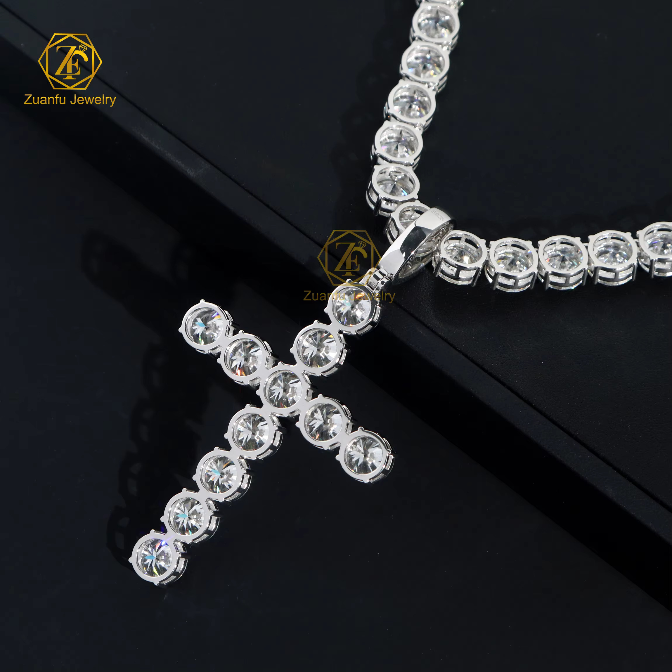 2025 Luxury Hiphop 10mm 4CT Moissanite Diamond 925 Sterling Silver Ice Out Cross Pendant with Tennis Chain Newest Design