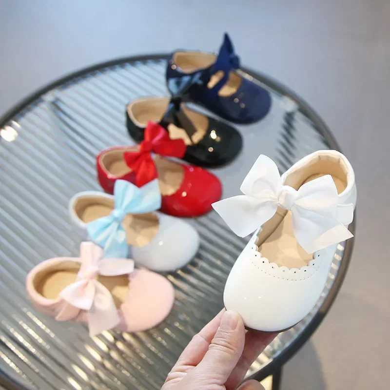 Little Girl Shoes 2024 Spring Autumn Children Princess Shoes Girls Oxfords Candy Colors Kids Soft Patent Leather Shoes For GirlT250306