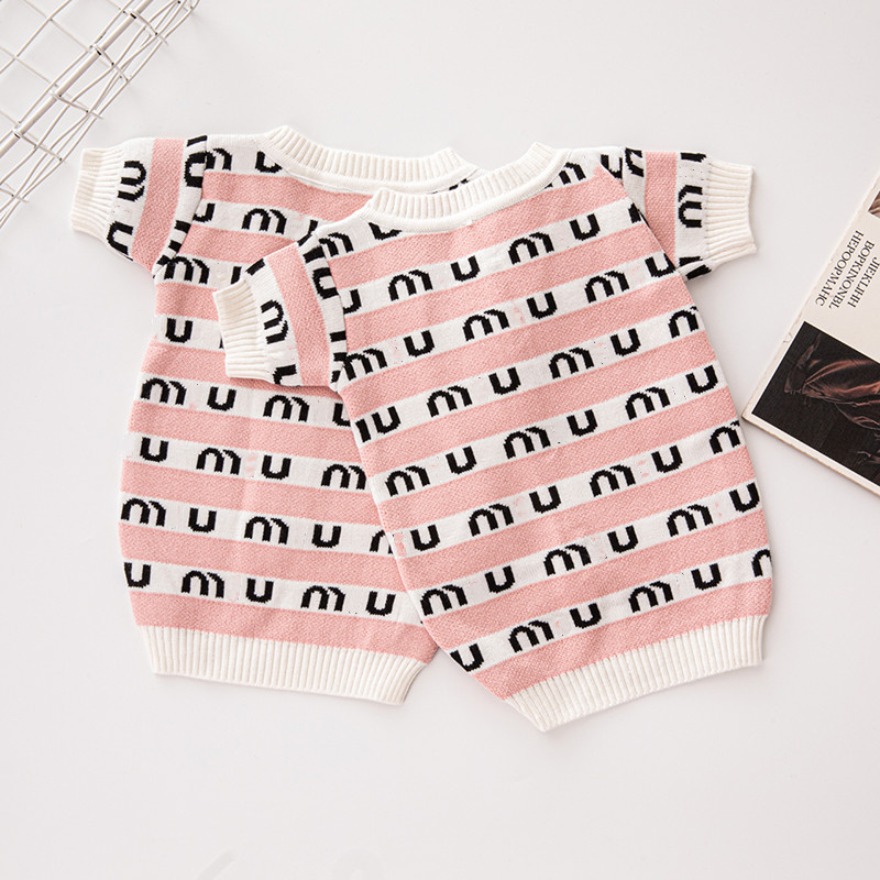 Chic Canine Fashion Accessory - Soft & Stylish Knitted Pullover Suitable for All Seasonal Weather