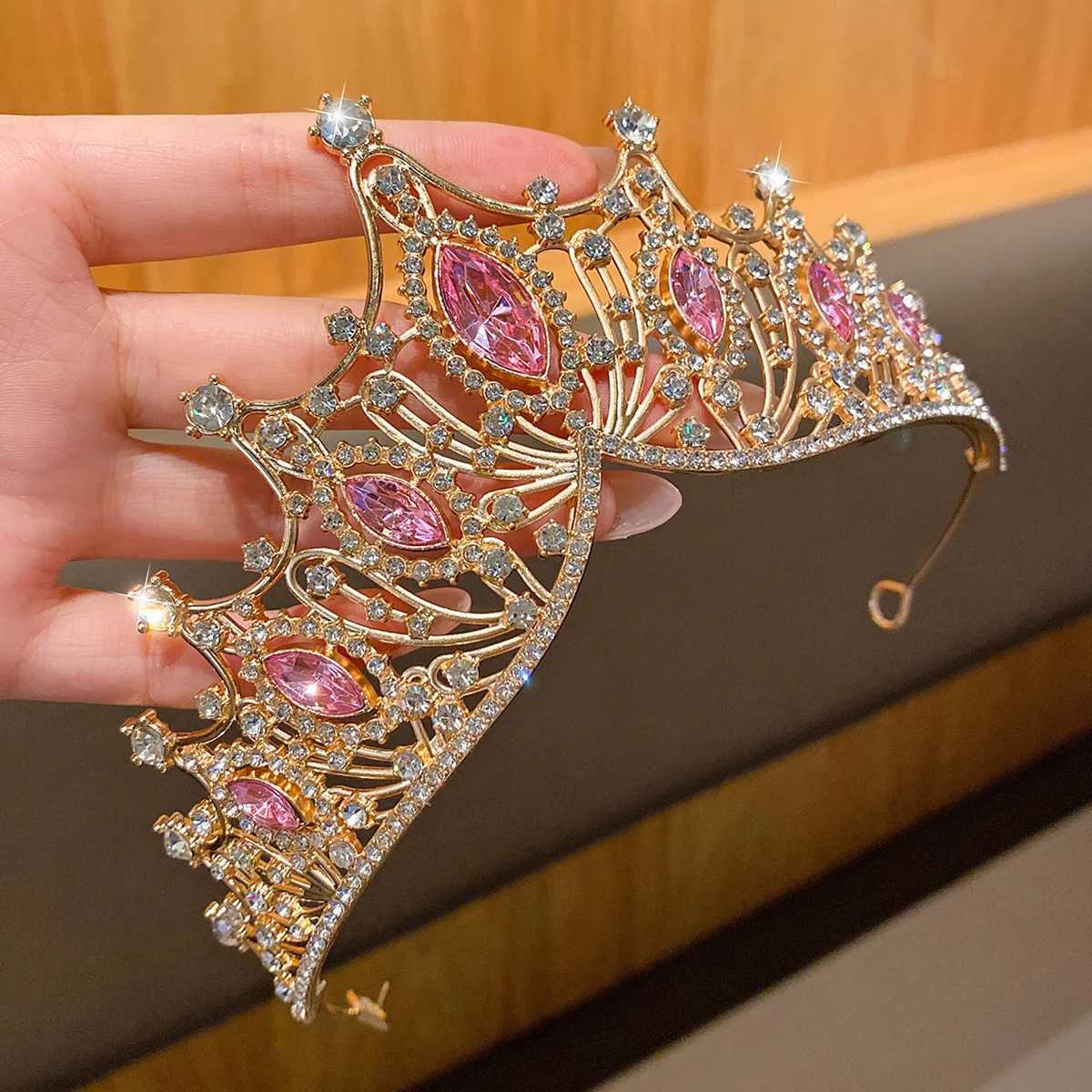1 large crown fashionable temperament crown band sweet wind hair accessory suitable for performances and birthdays X250306