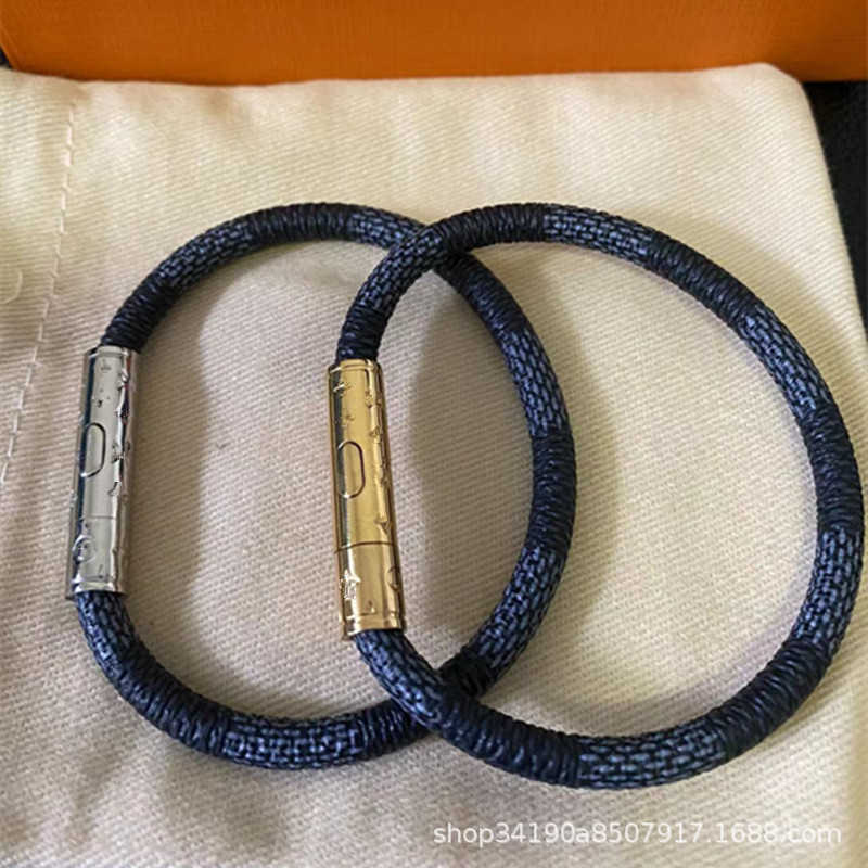 Bangle New Classic Vintage Flower Buckle Titanium Steel Gold Silver Button for Both Men and Women High-end Leather Bracelet Couples H250306