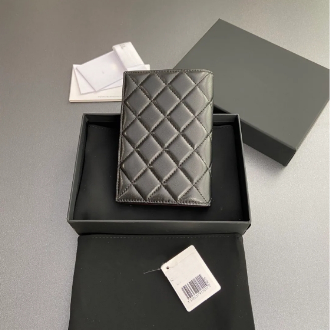 12A caviar sheepskin genuine leather women passport with complete box luxurys designers wallet womens purese credit passport card holders 80385