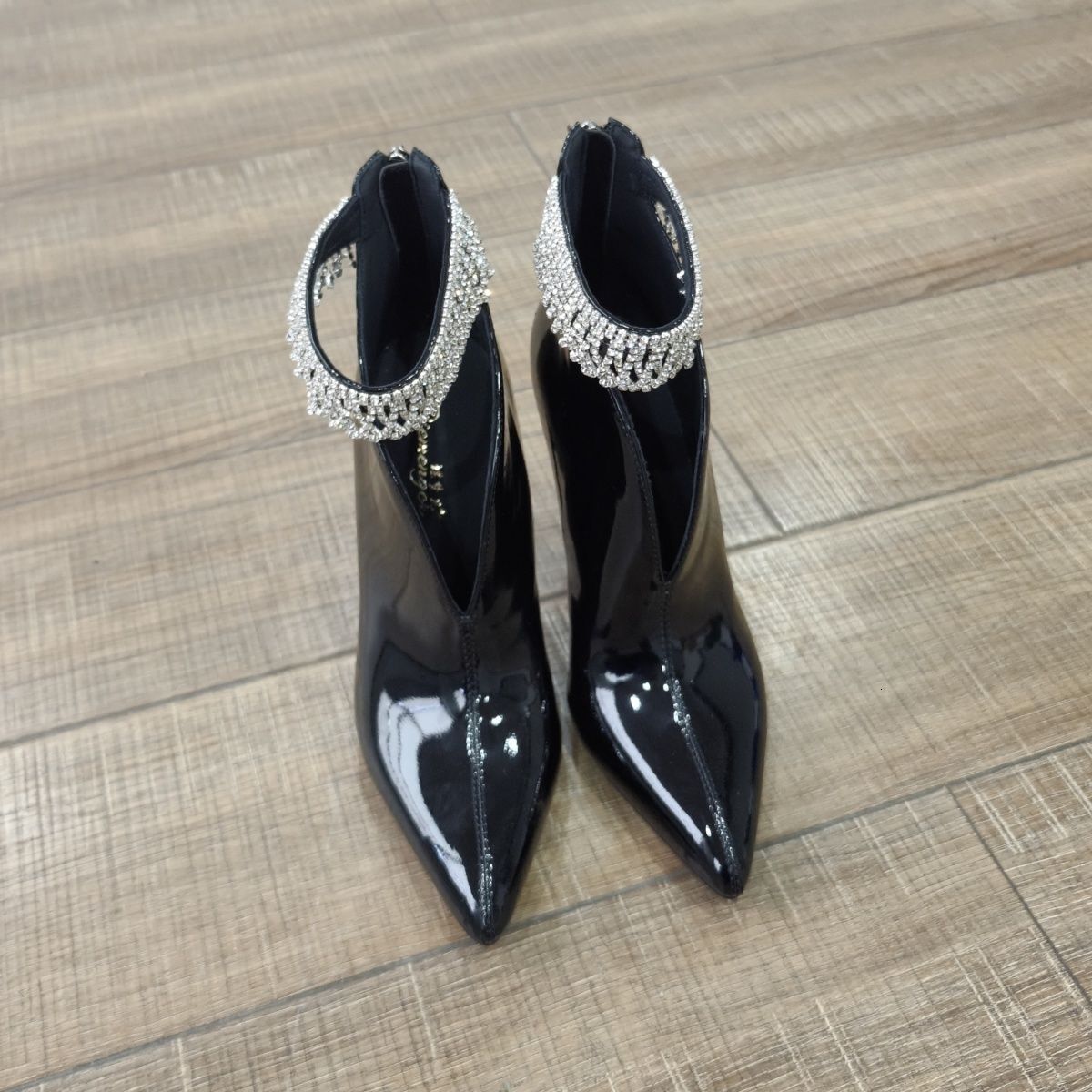 Shuidian New 2025 French Zipper Sexy Temperament Short Boots Pointed Fashion Valentine's Day