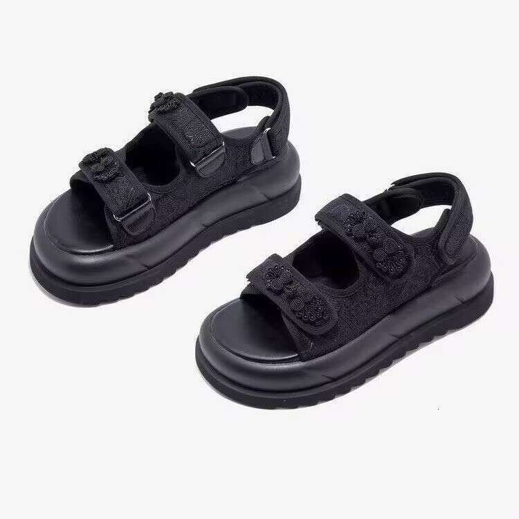 Yunfu Beach Women's 2024 Summer New Flat Bottom Chinese Embroidered Velcro Fashion Versatile Sports Sandals