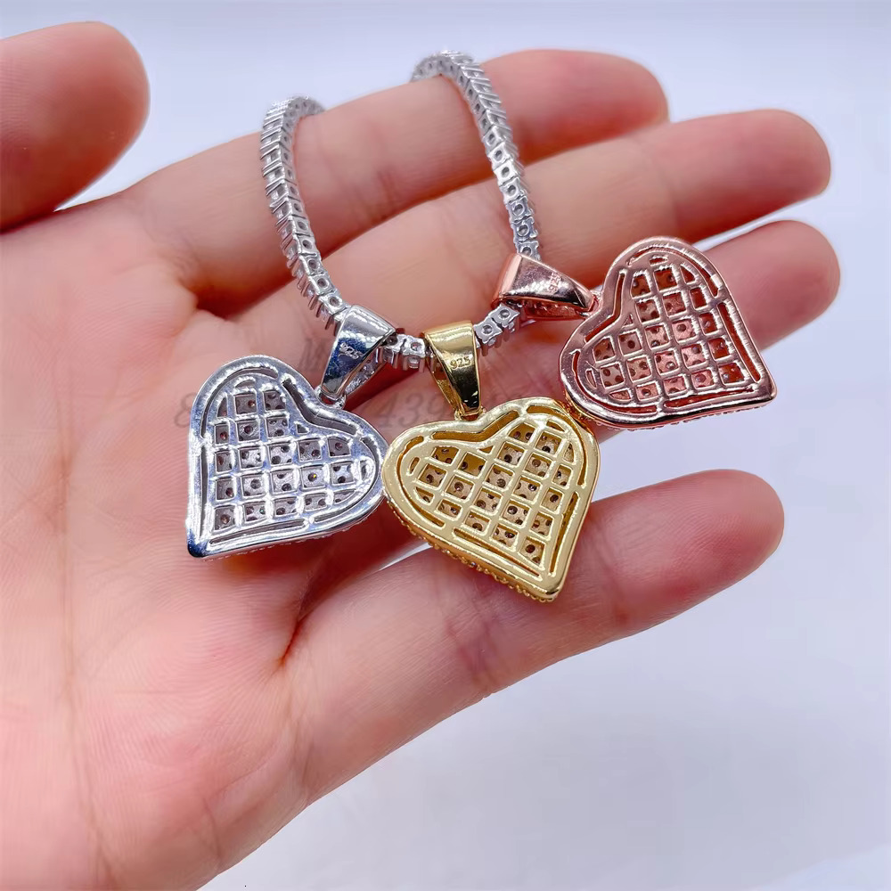 S925 with Vvs Moissanite Heart-shaped Glow-in-the-dark Moissanite Hip Hop Jewelry Custom Pendant Diamond