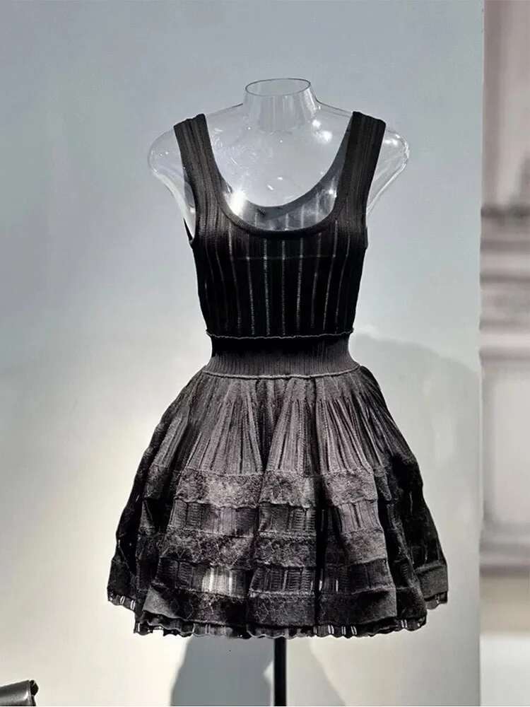 High-End New Short Women's Summer French Style Exquisite Design Sense Niche Sleeveless Vest Ing Dress 2024